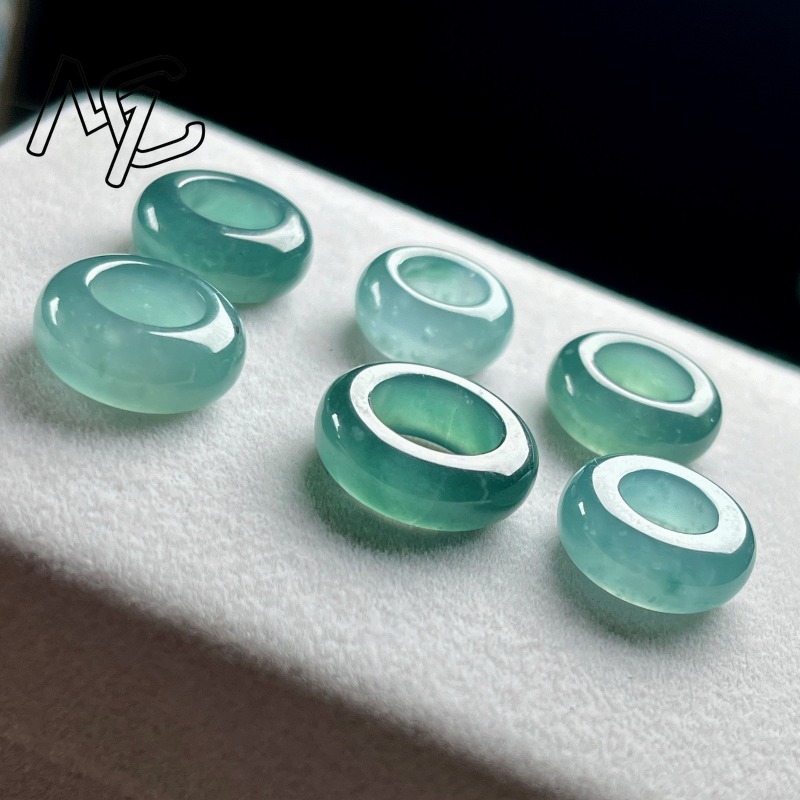 Natural Emerald Blue Water Luc - Necklaces ulasan dan harga